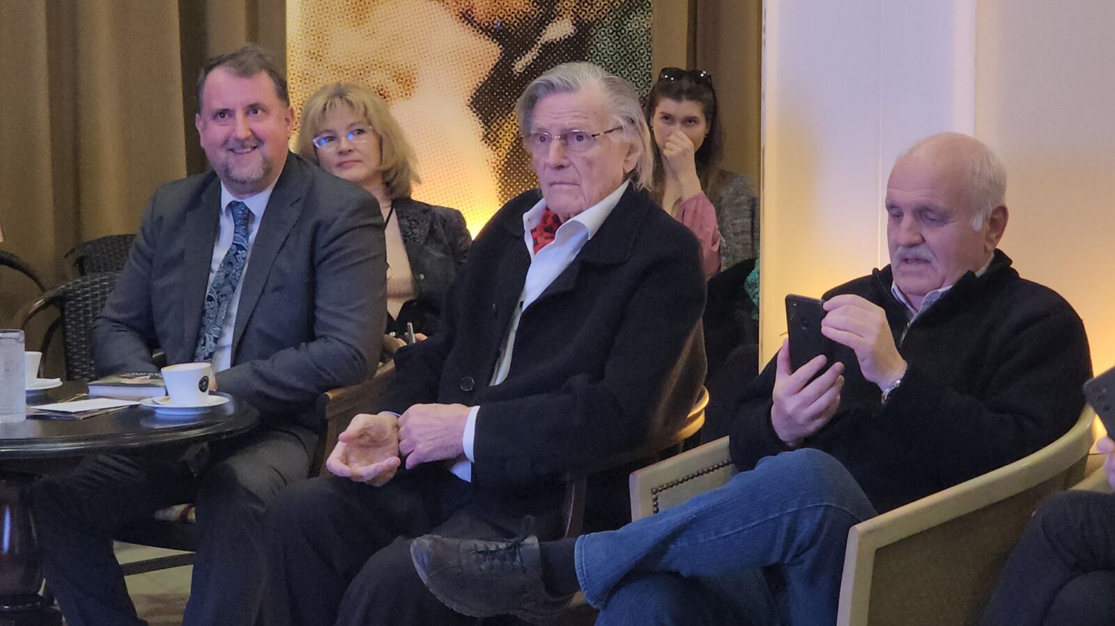 image editor output image 965199301 1740075742188-instanewscluj